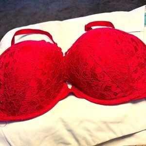 Victoria’s Secret Elegant Red Lace Bra